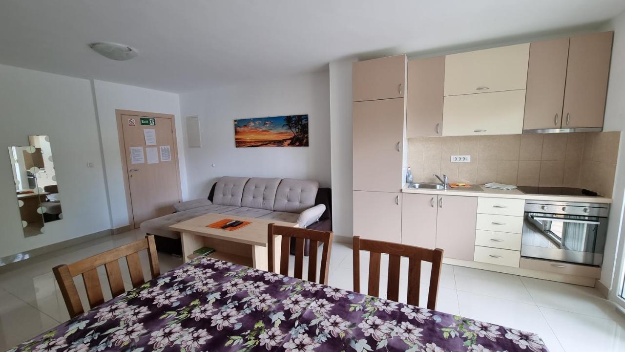 Apartments Bellator Šilo Buitenkant foto
