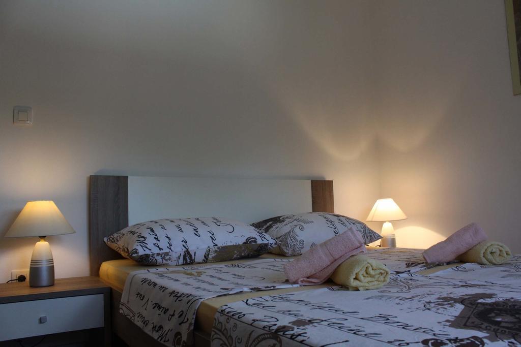 Apartments Bellator Šilo Buitenkant foto