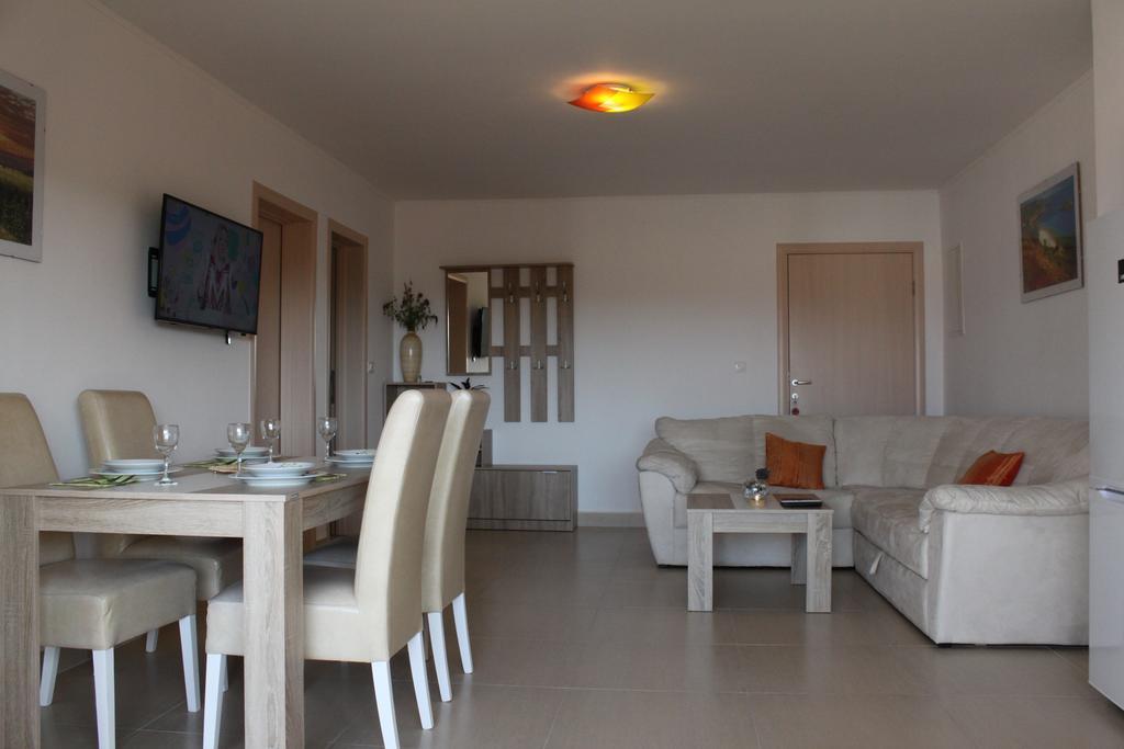 Apartments Bellator Šilo Buitenkant foto