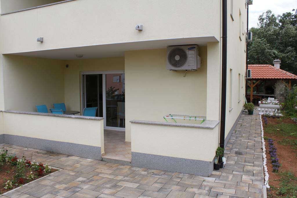 Apartments Bellator Šilo Buitenkant foto