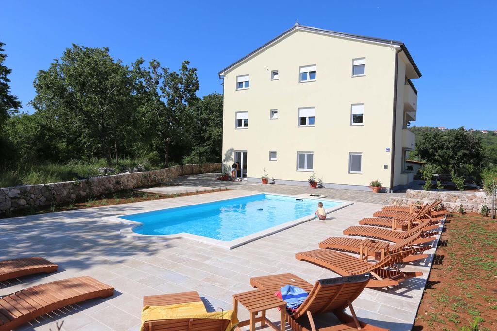 Apartments Bellator Šilo Buitenkant foto